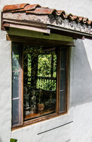 Another example of a hanging screen